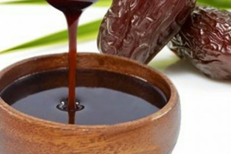 Wie bereitet man zuckerfreie Desserts mit Dattelsirup zu?