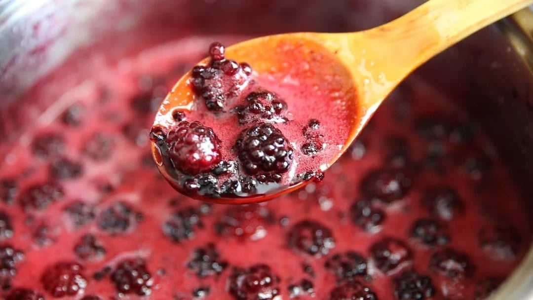 Was ist Brombeerkonfitüre? Verwendung in Desserts?