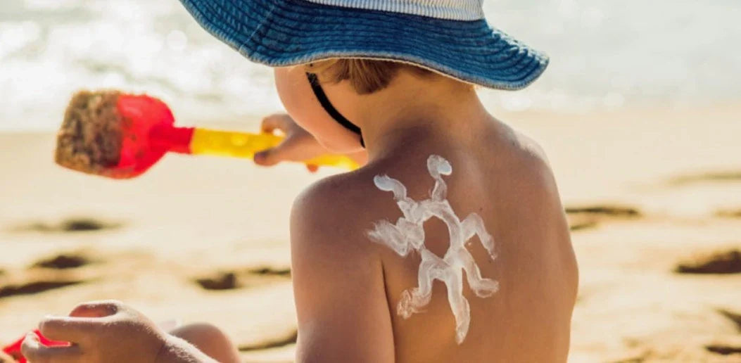 Wie sollte Sonnencreme bei Kindern angewendet werden?