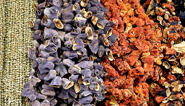 Wie sollten getrocknete Produkte in der Küche gelagert werden?