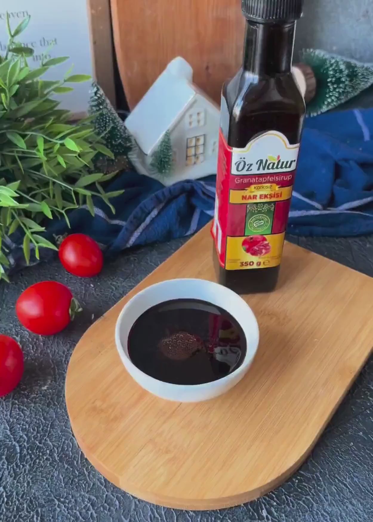 Load video: Granatapfelsirup (%100) 350g