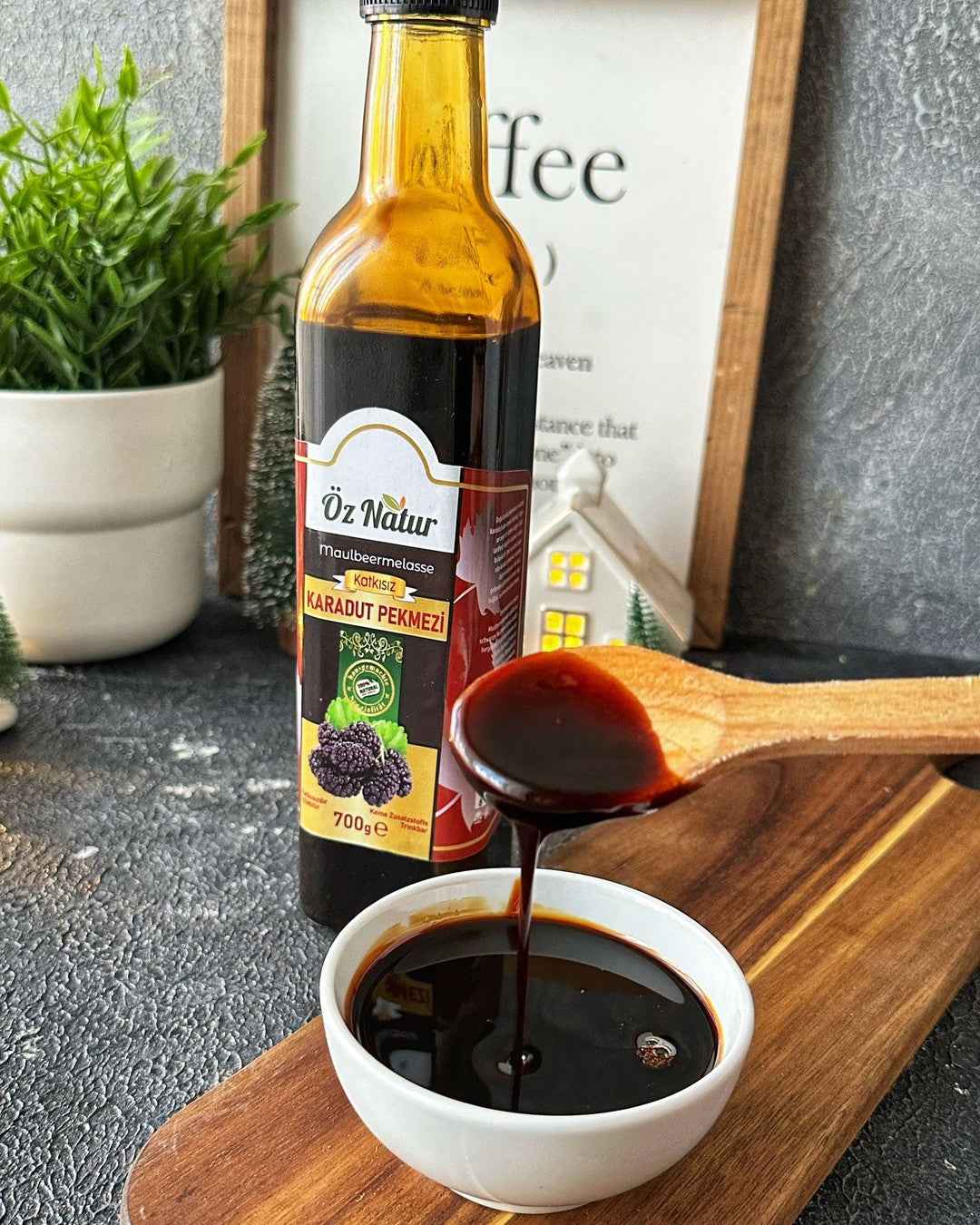 Schwarze Maulbeermelasse