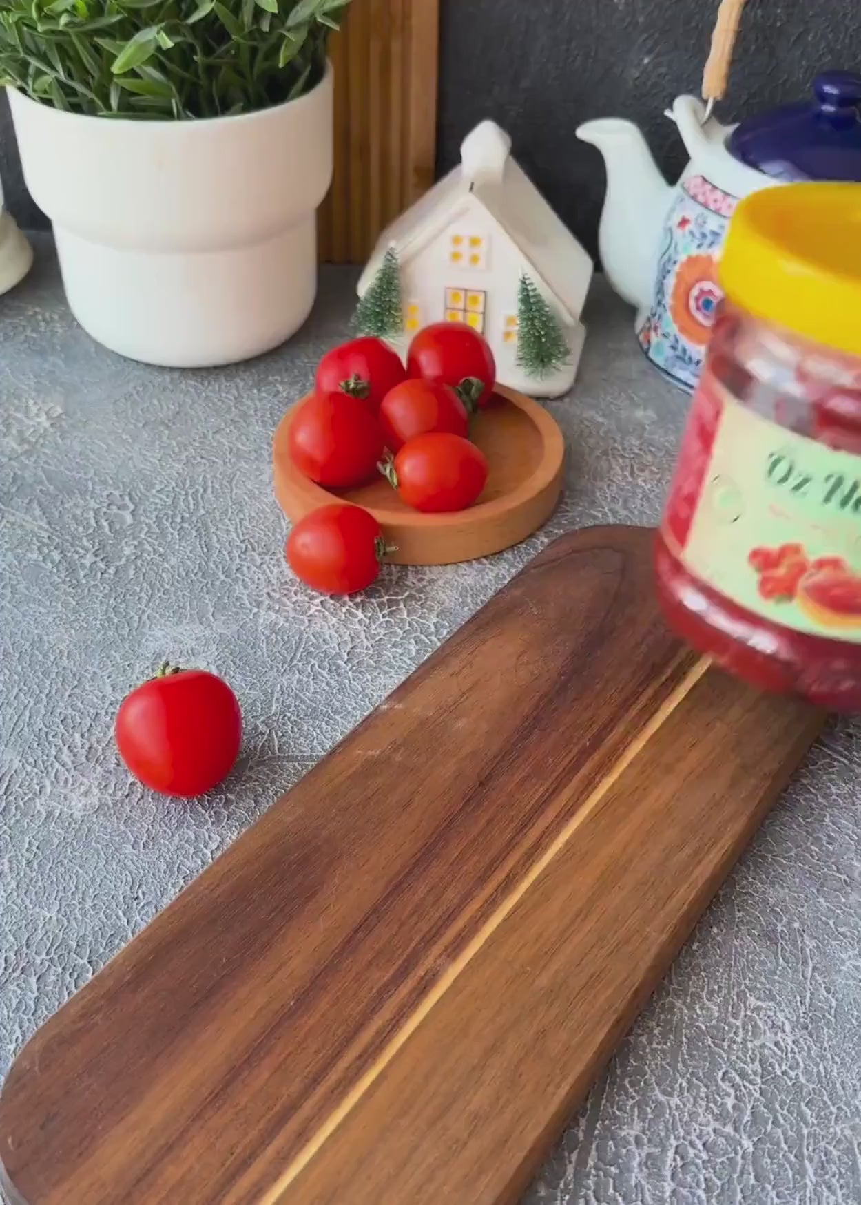Load video: Tomatenmark aus Antep 1kg