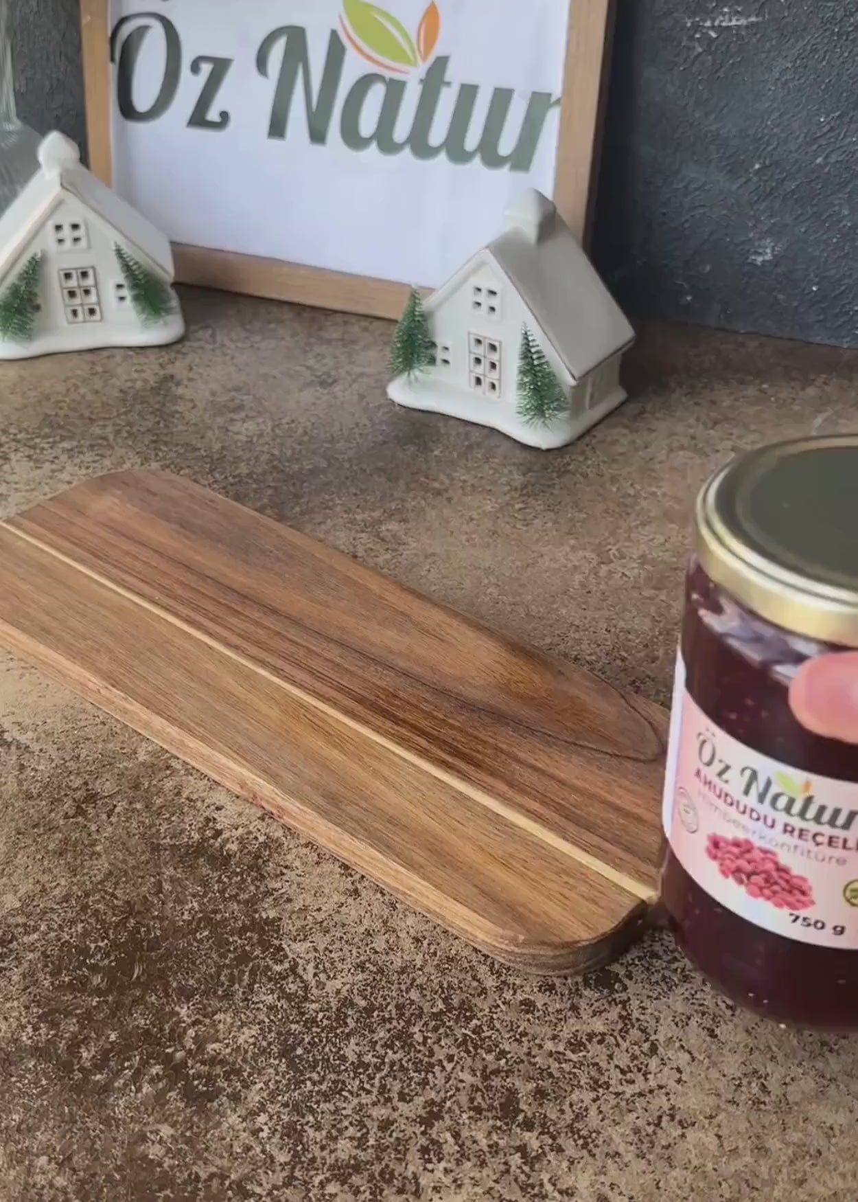Load video: Himbeerkonfitüre 750g